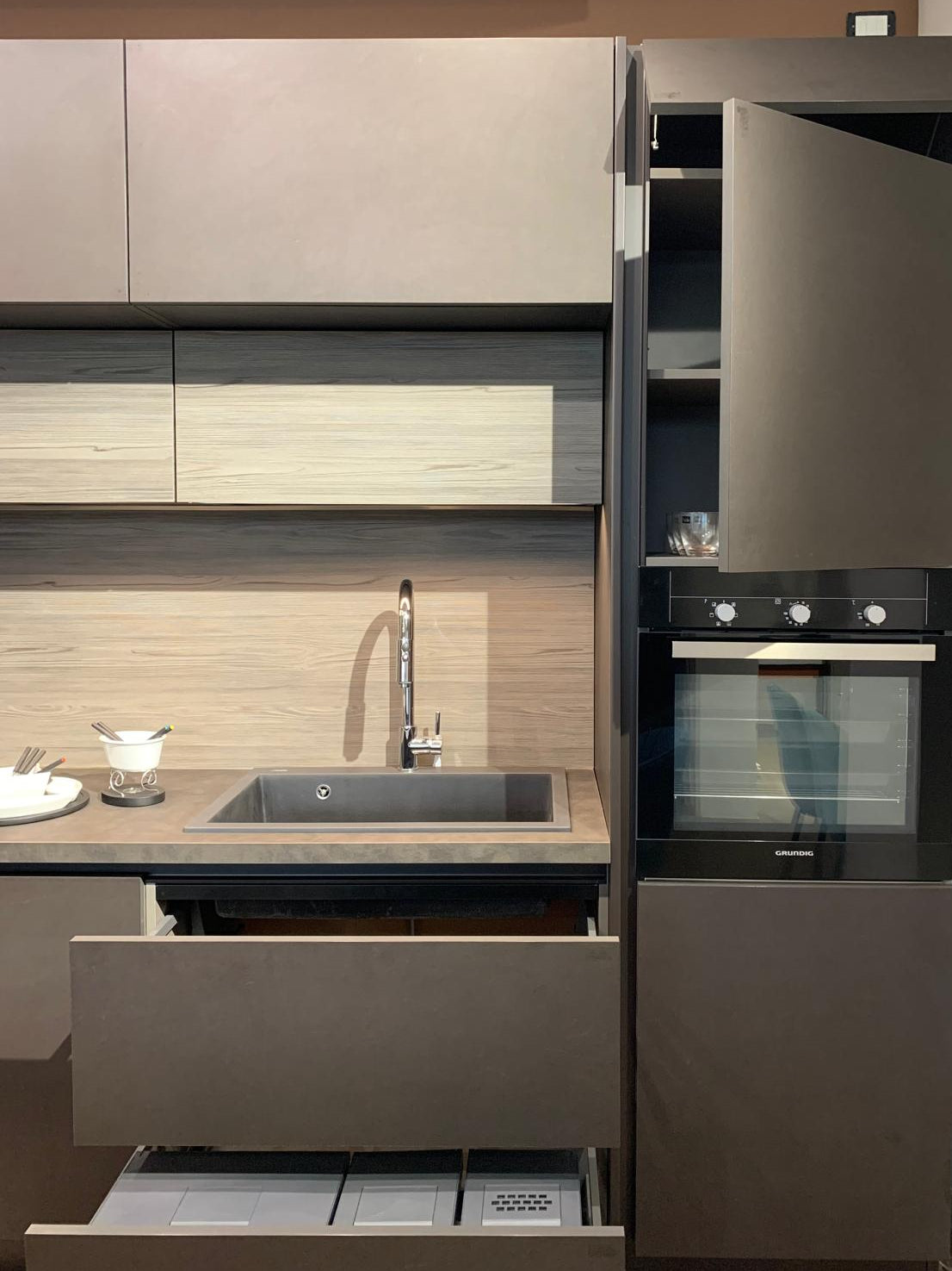 Cucina modello rebel UP DESIGN L355cm P60cm - AR-TRE